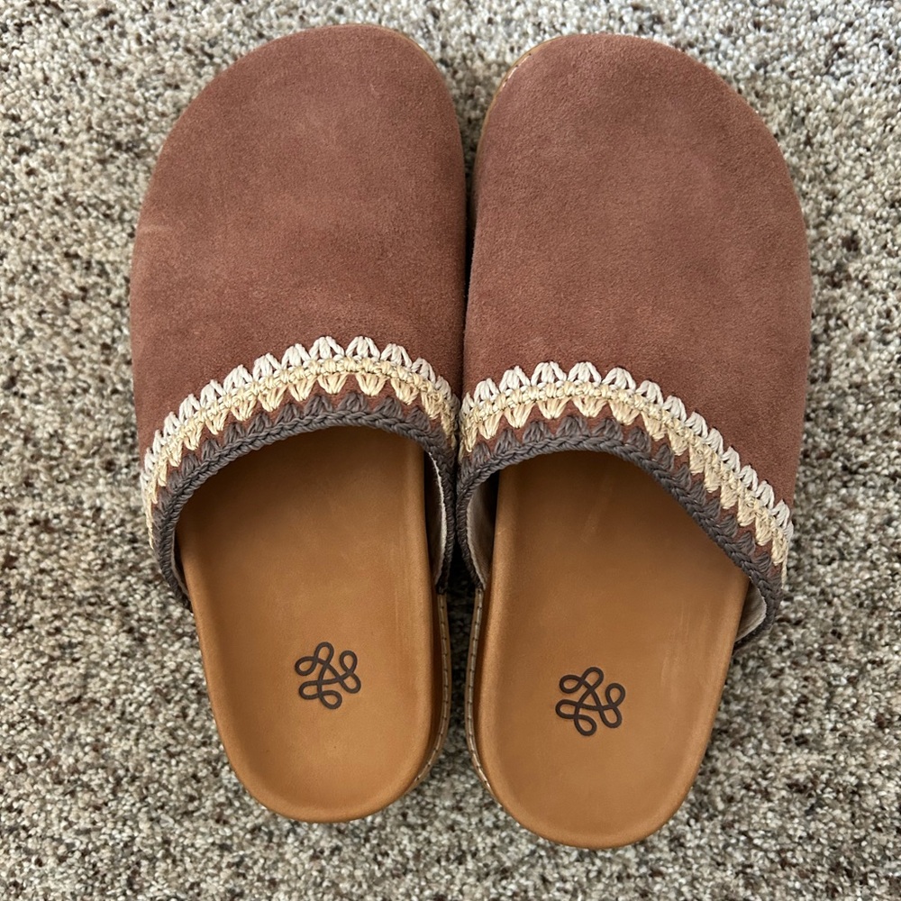 The Sak Bolinas Mules in Tan